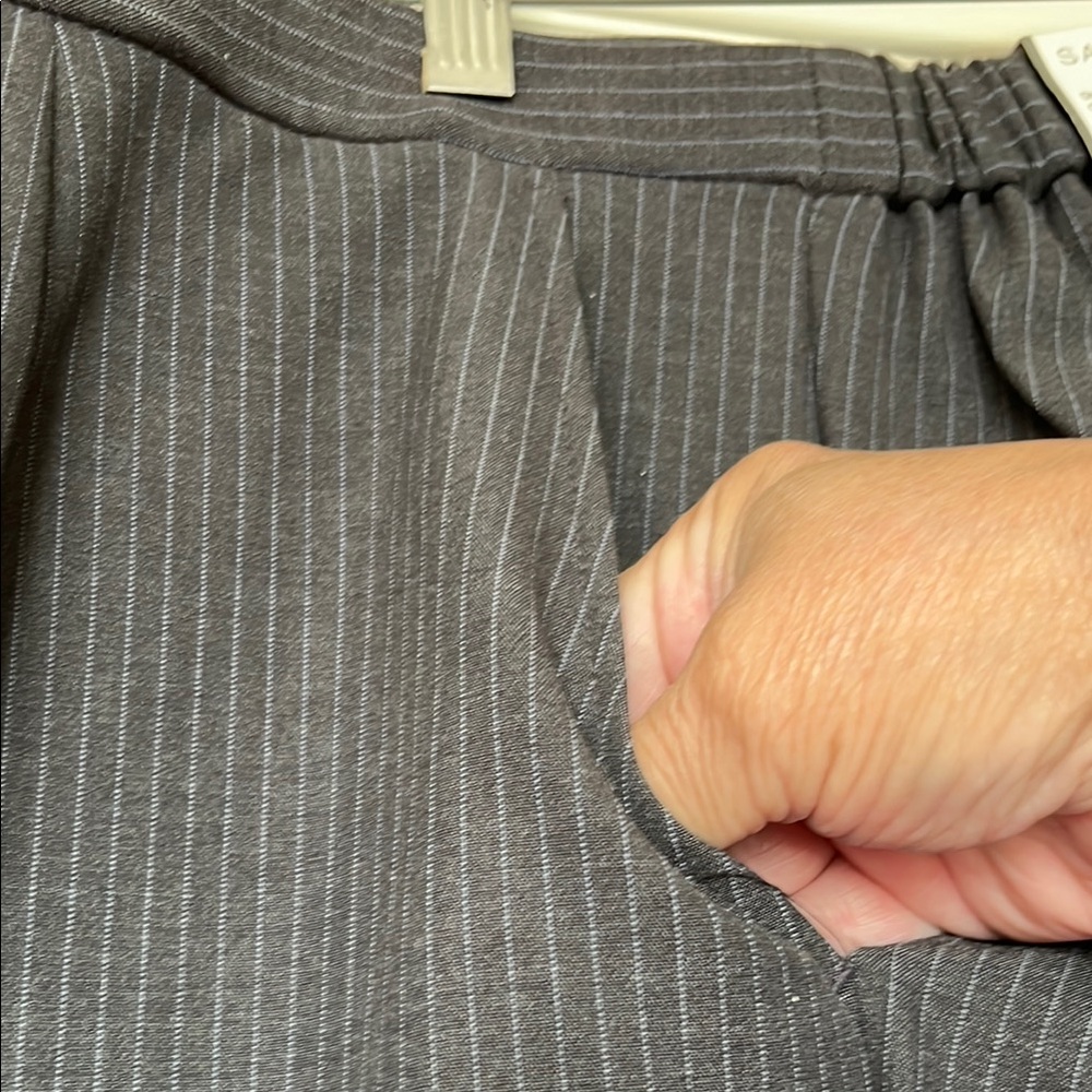 Sag Harbor Gray and White Pinstriped Cropped Pants - Picture 4 of 12